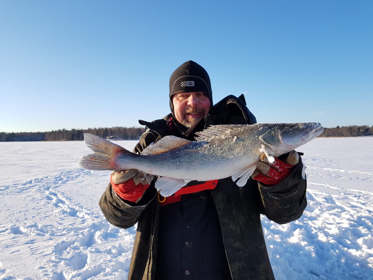 Ice Fishing With Nets 